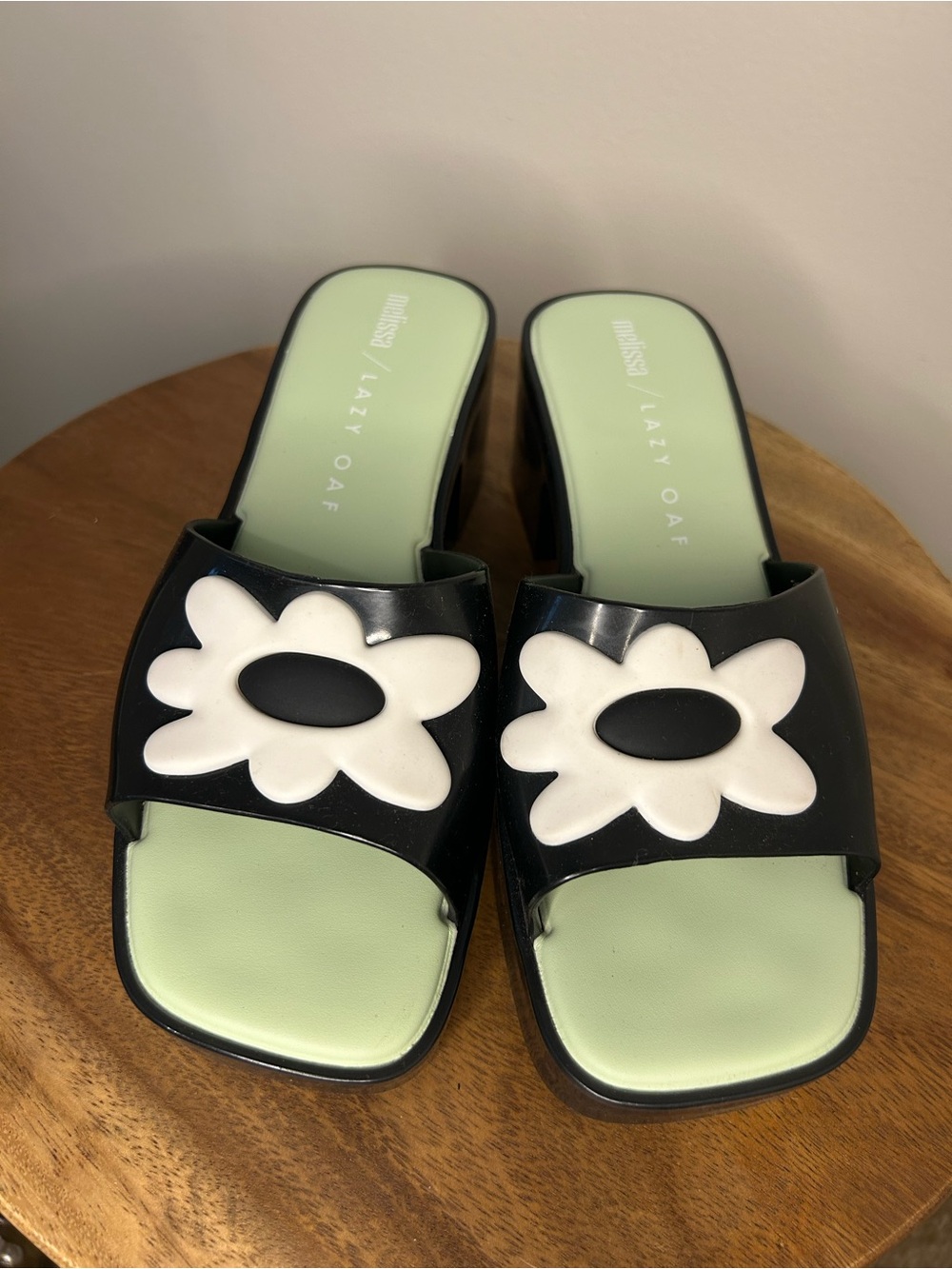 Melissa x Lazy Oaf White Flower Black Kitten Block Heel - Picture 3 of 5